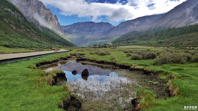 【中國(guó)最美瞬間】 +  稻城亞丁