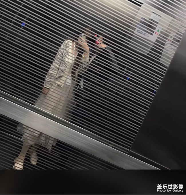 自己的自拍哦