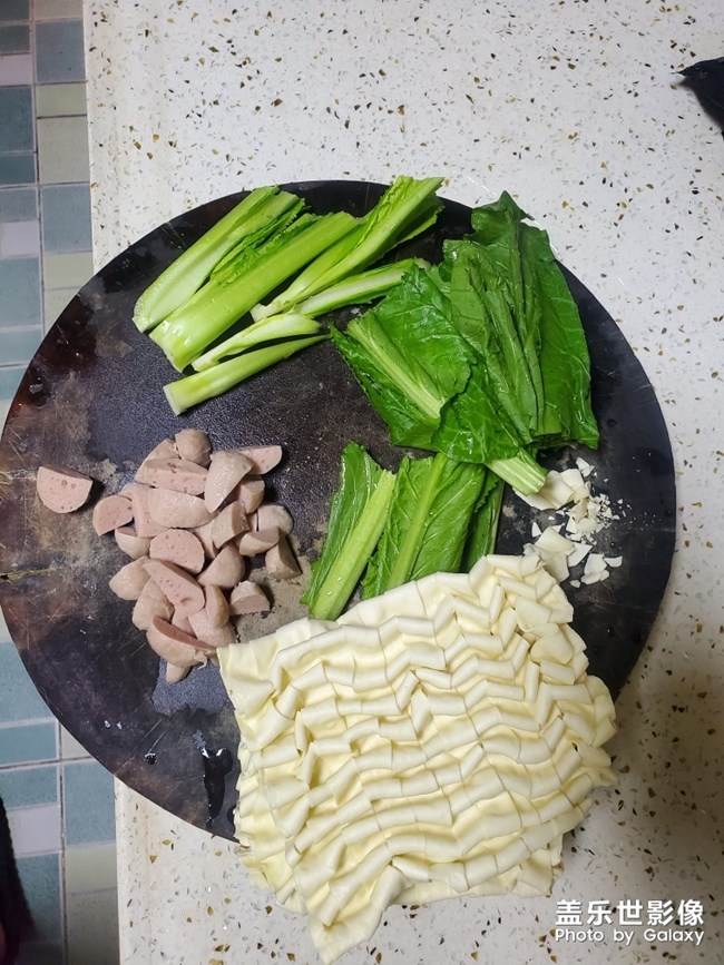 潮汕小哥夜宵，窩居煮面