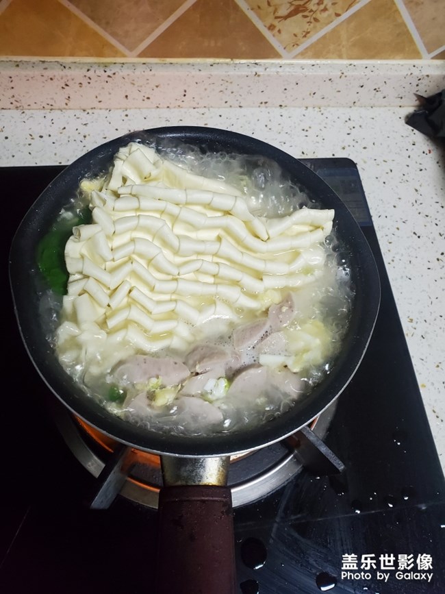 潮汕小哥夜宵，窩居煮面