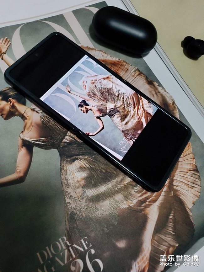 時裝精們的時尚電話!“Anycall?? ”Zflip