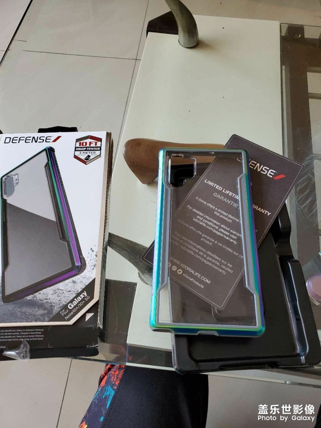 Defense這個品牌的手機殼真硬核