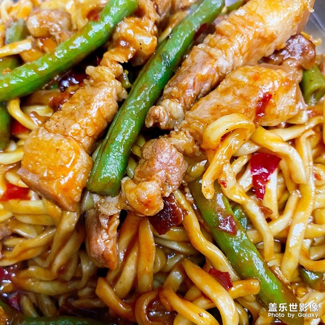 豆角燜面