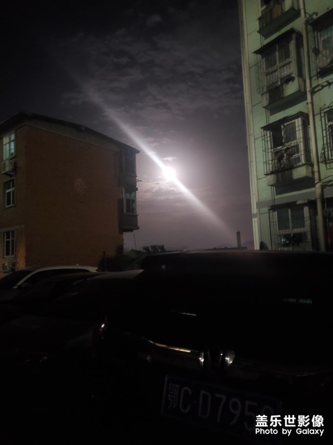 代表月亮炸開你～