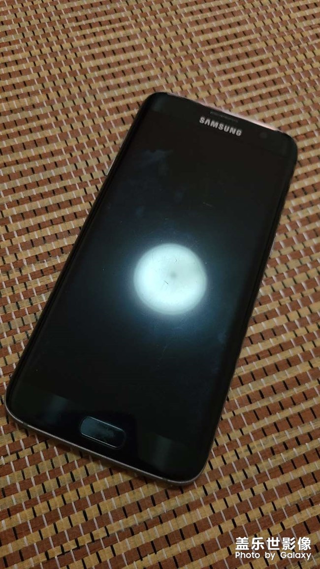 當(dāng)年入坑三星的手機(jī)S7 edge如今回頭來看看