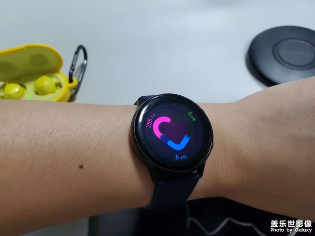 前幾天，趁著降價購入了Buds，湊了個三件套，滿足