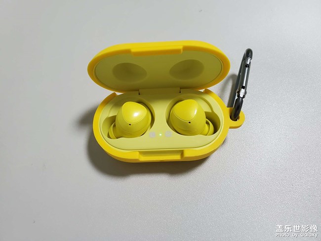 前幾天，趁著降價購入了Buds，湊了個三件套，滿足