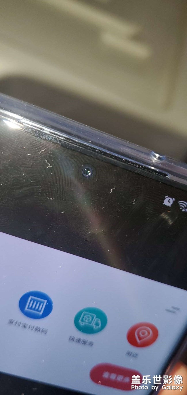 有誰(shuí)發(fā)現(xiàn)聽筒里有膠