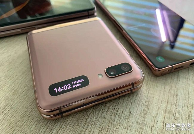 三星旗艦全家福
Fold2  5G