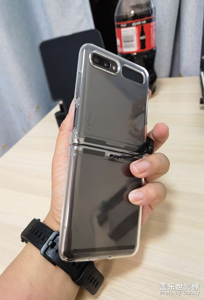 換了個透明手機殼確實好看多了