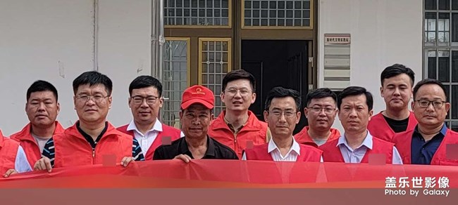 太陽底下拍集體合影為什么人物臉部陰影會那么重