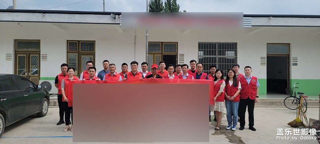 太陽底下拍集體合影為什么人物臉部陰影會那么重