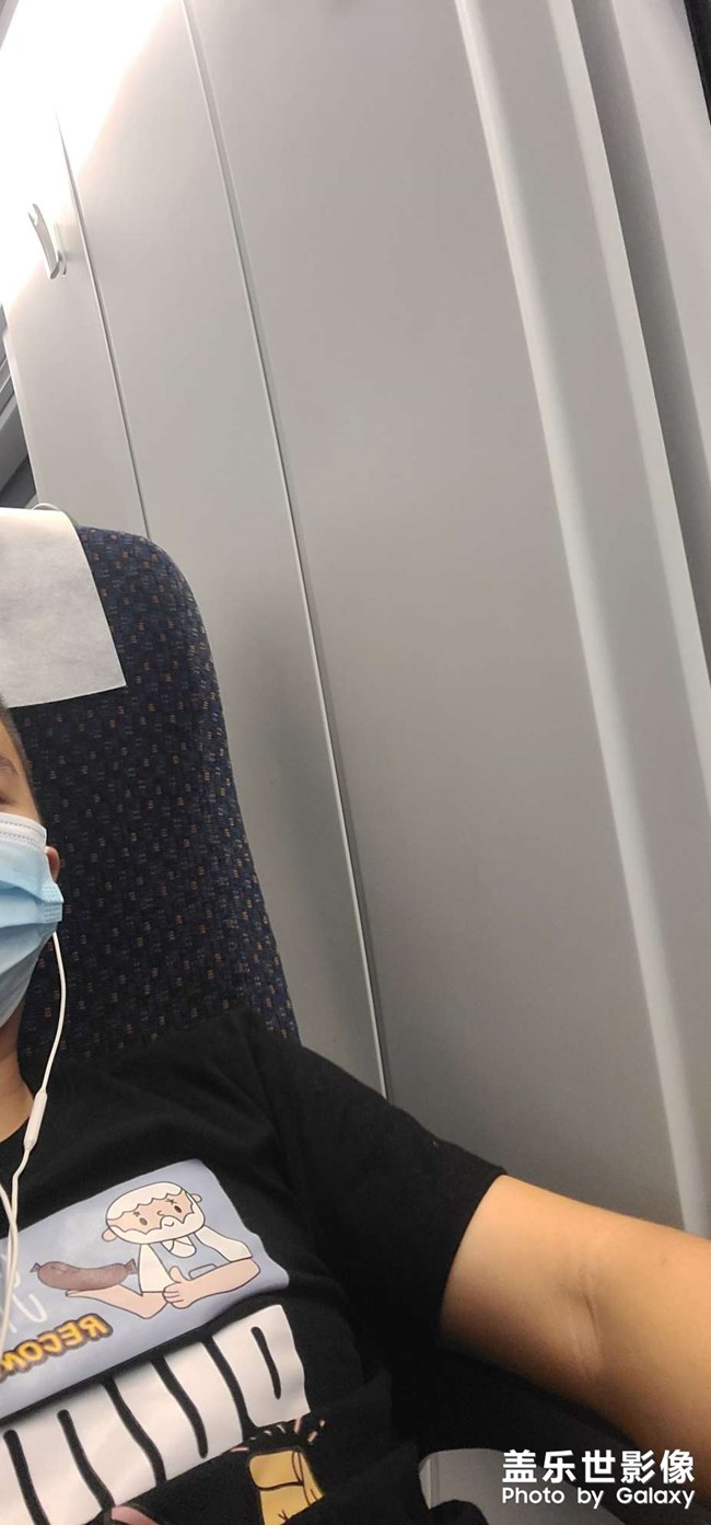 又怕吵，又怕安靜。