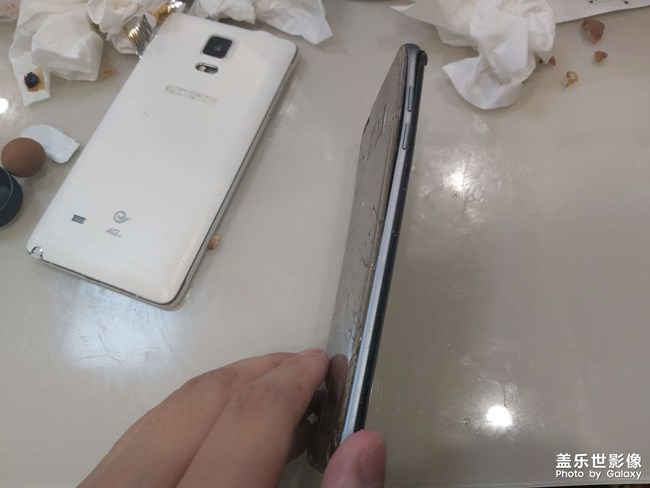 重摔加進(jìn)水的s7 edge