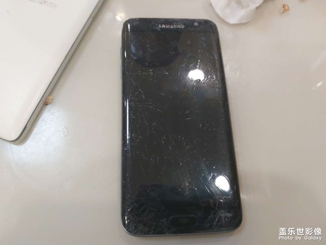 重摔加進(jìn)水的s7 edge
