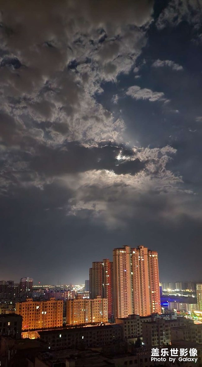 凌晨一點(diǎn)半的夜空