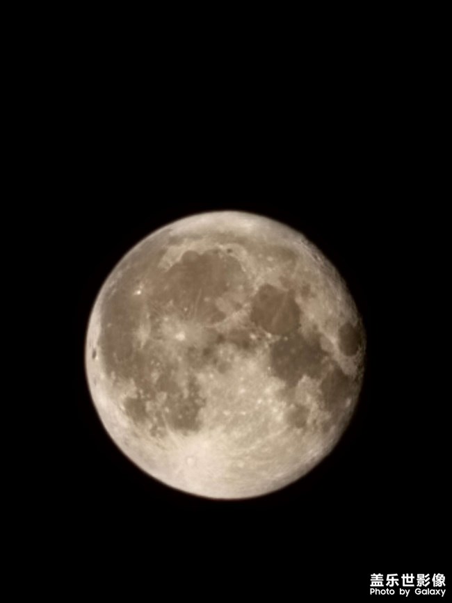 昨晚拍的月亮，真喜歡把它當(dāng)望遠鏡