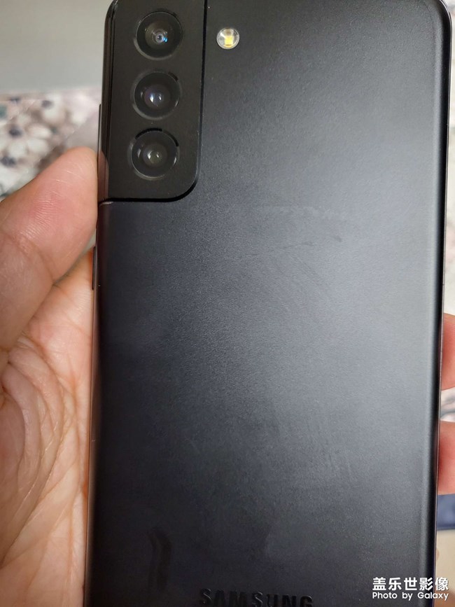 手機(jī)的屏幕昨晚突然黑屏，再不亮了