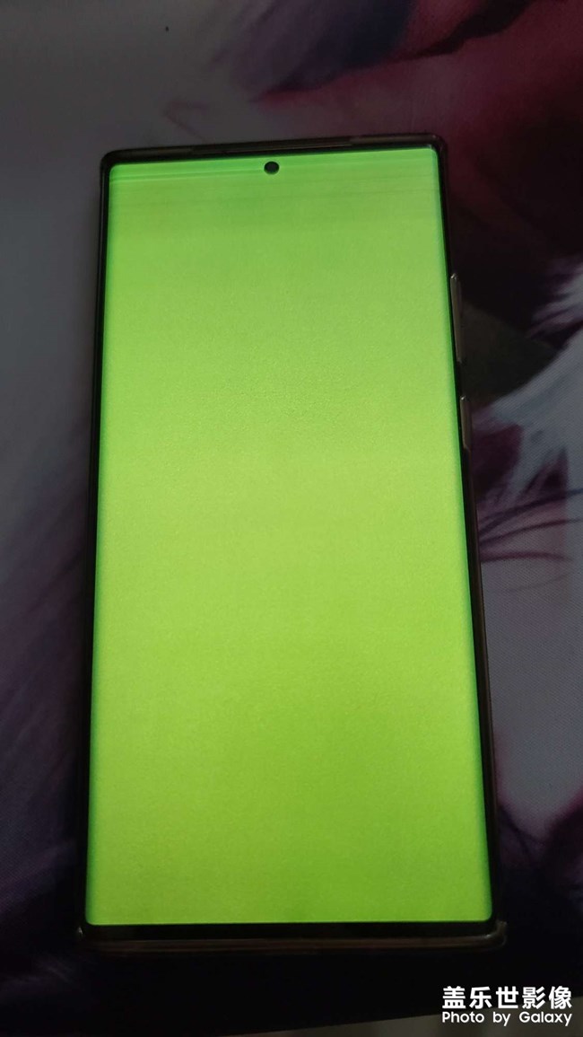 玩游戲忽然就閃屏，然后白屏跳屏直接黑屏，再次打開就綠屏？