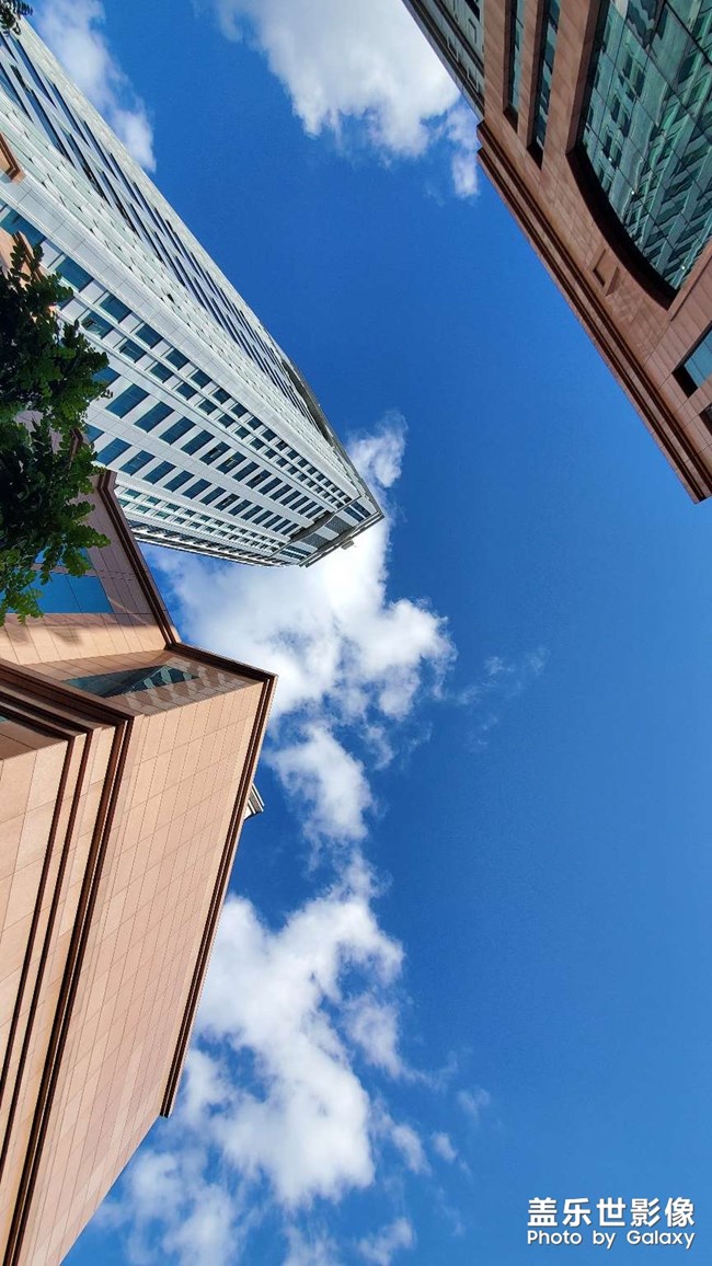 天空透藍，心情倍好