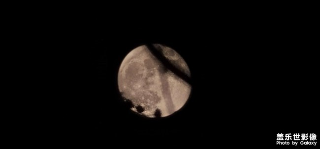 今晚的月亮有點美