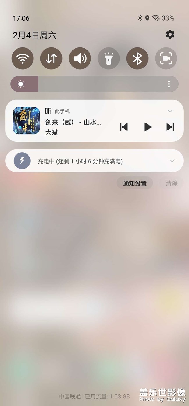 下拉菜單默認出現(xiàn)播放組件