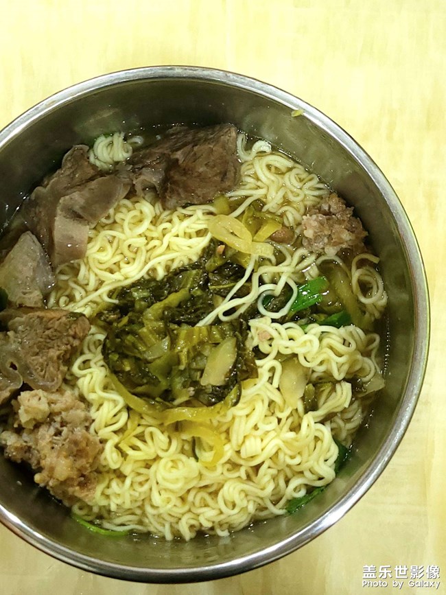 酸菜牛腩面